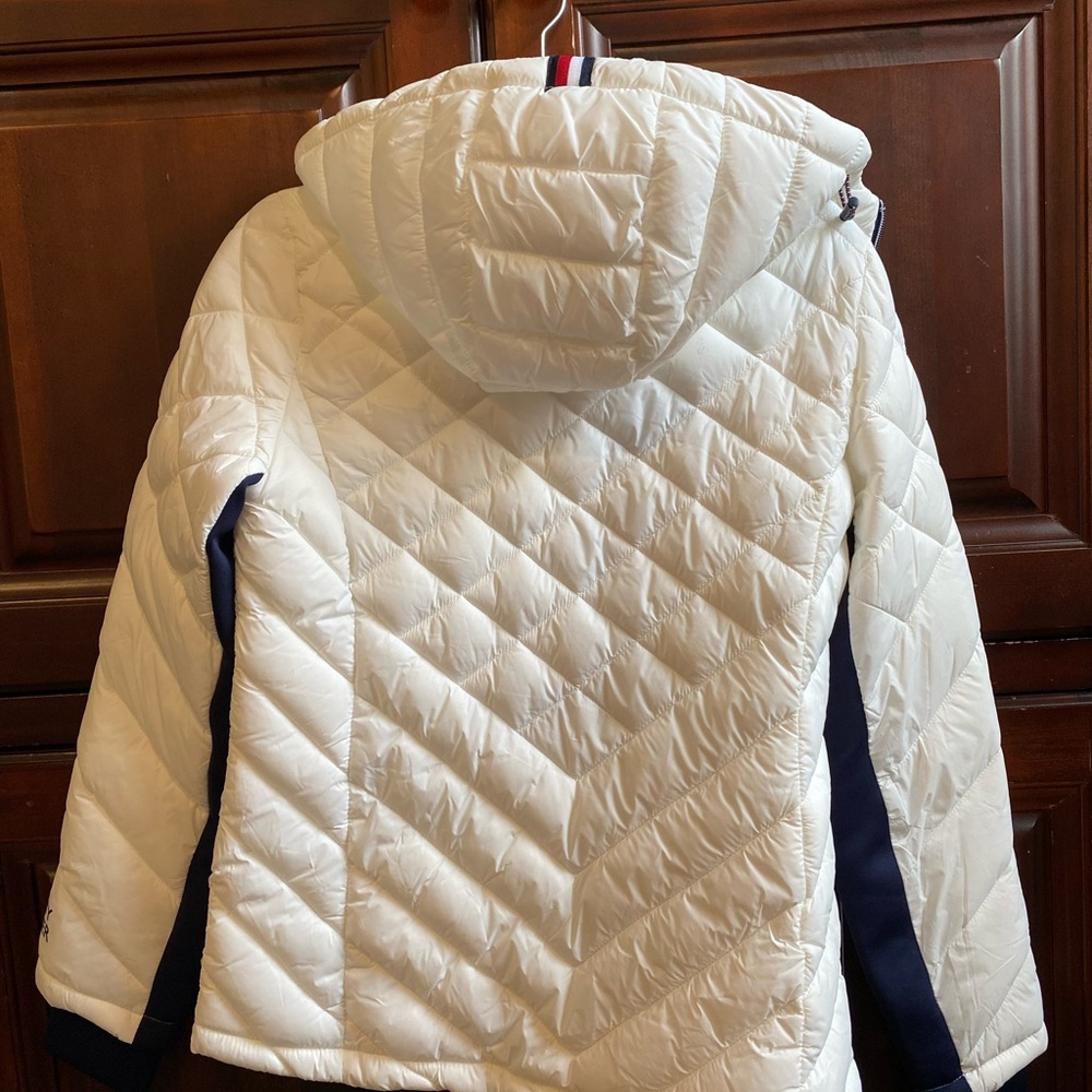 Tommy Hilfiger White Quilted Puffer Jacket with Navy Trim - Picture 4 of 5